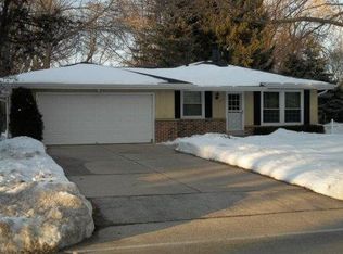 4114 E Barton Rd, Oak Creek, WI 53154