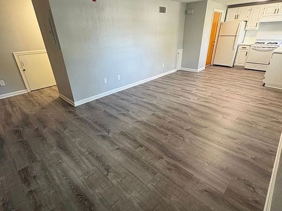 4th image of 72 Cabot St Unit 2