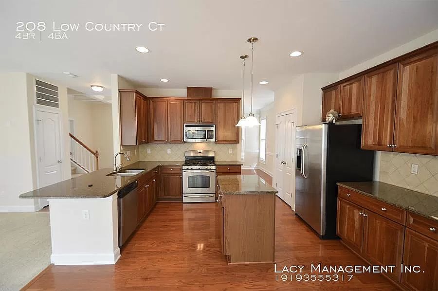1st image of 208 Low Country Ct
