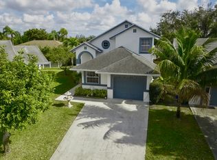 10016 SW 14th St, Pembroke Pines, FL 33025