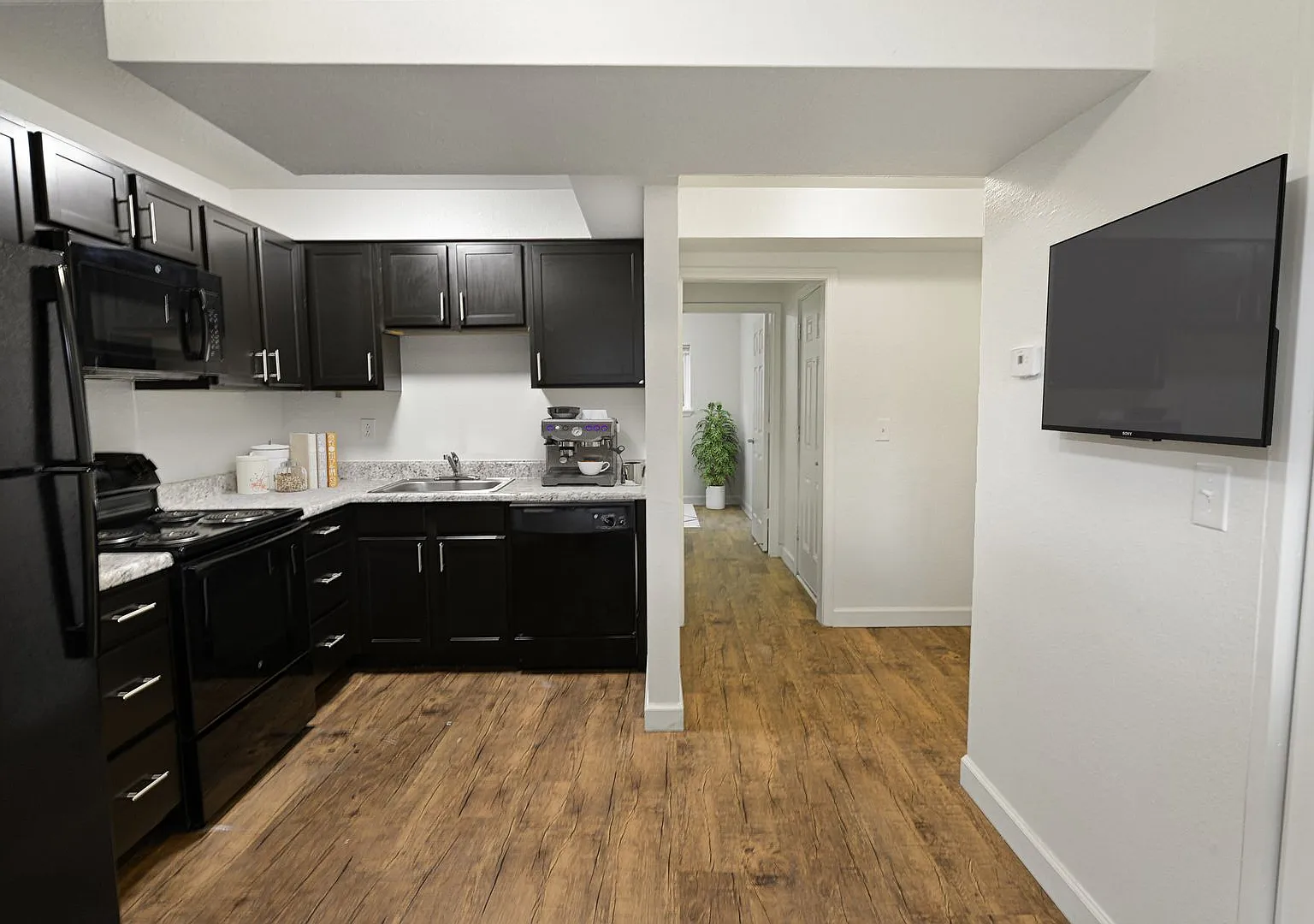 Metro Apartments at Wood River — Photo 4