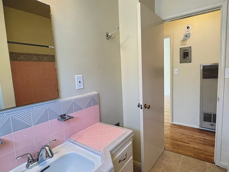 129 N Jackson St #A — Photo 10