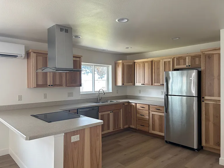 1535 SW Highway 97 — Photo 3