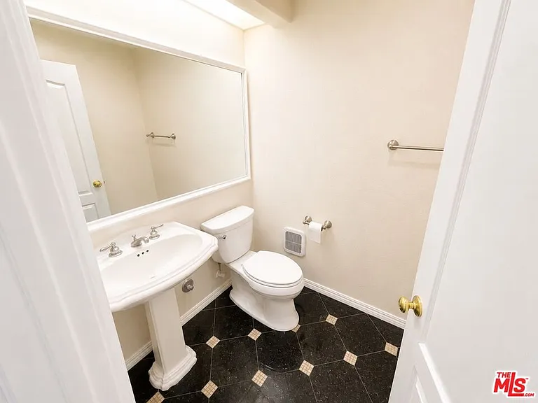 7371 Westcliff Dr — Photo 8