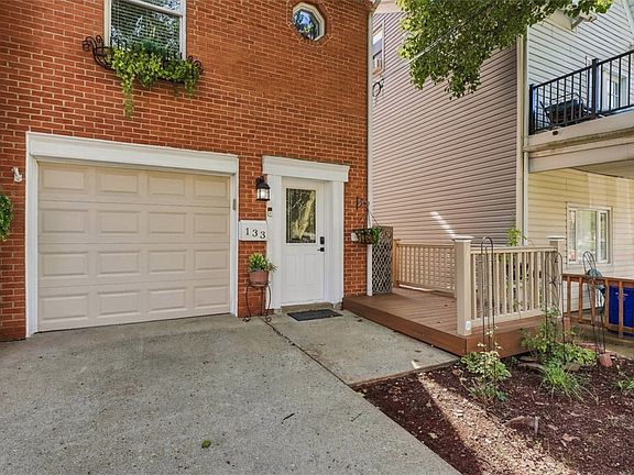 4th image of 133 Meridan St
