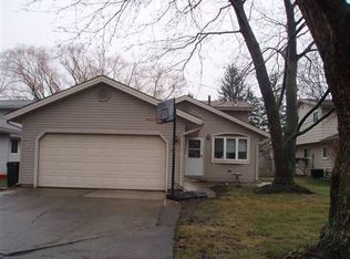 345 Butternut Ln, Berea, OH 44017