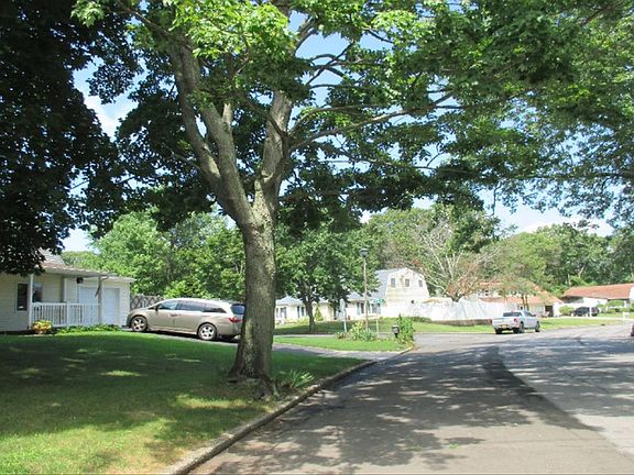 5th image of 10 Ramsy Ln