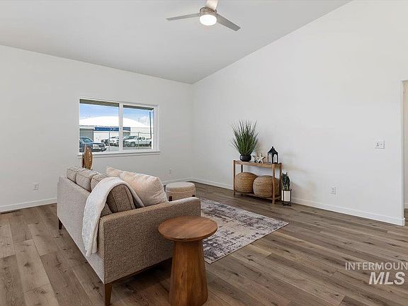 5th image of 2618 Glacier Dr