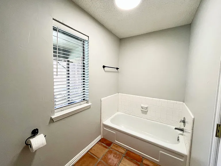 5008 Millsprings Dr — Photo 23