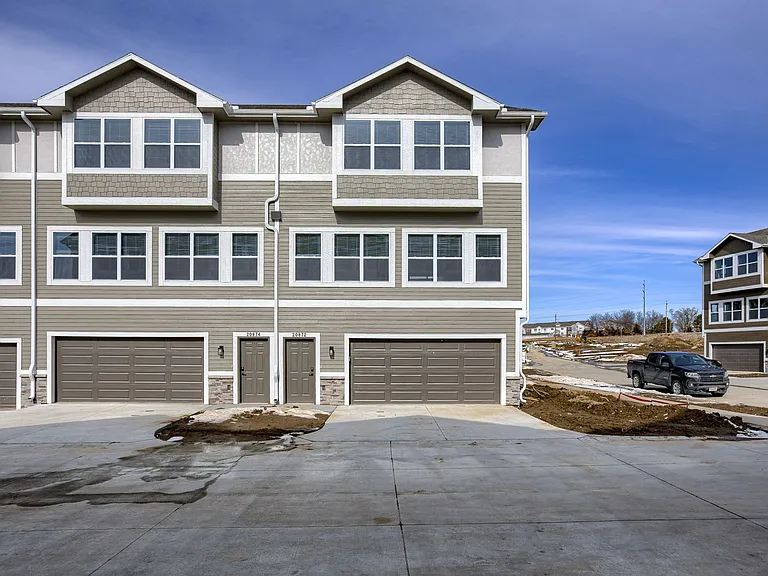 20874 T Ct — Photo 1