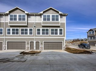 20872 T Ct, Elkhorn, NE 68022