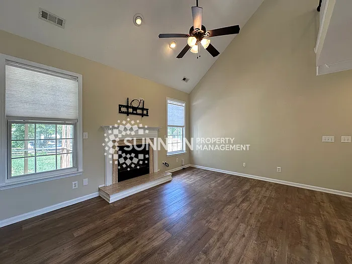 4 bed, 2.5 bath, 2285 sqft, $2,850 — Photo 3