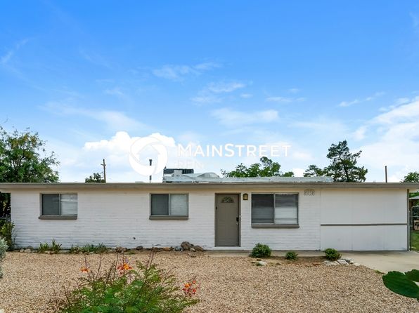 3232 E Stallion Ln