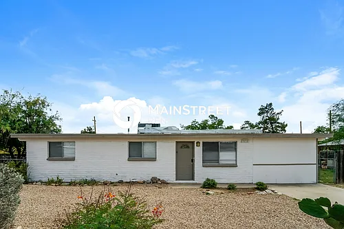 3232 E Stallion Ln Photo 1