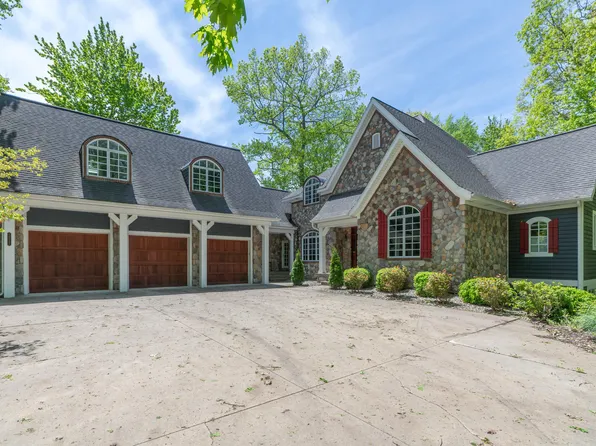 10543 Lakeshore Dr, West Olive, MI 49460