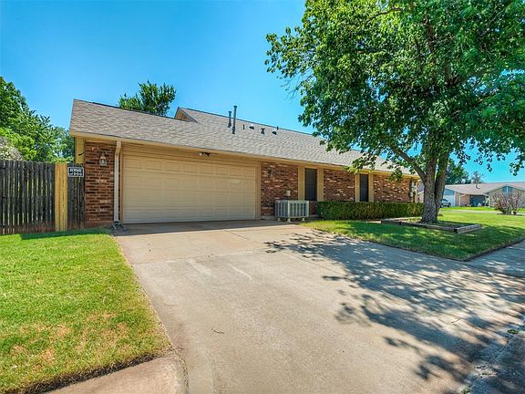4th image of 2209 Summer Oak Dr