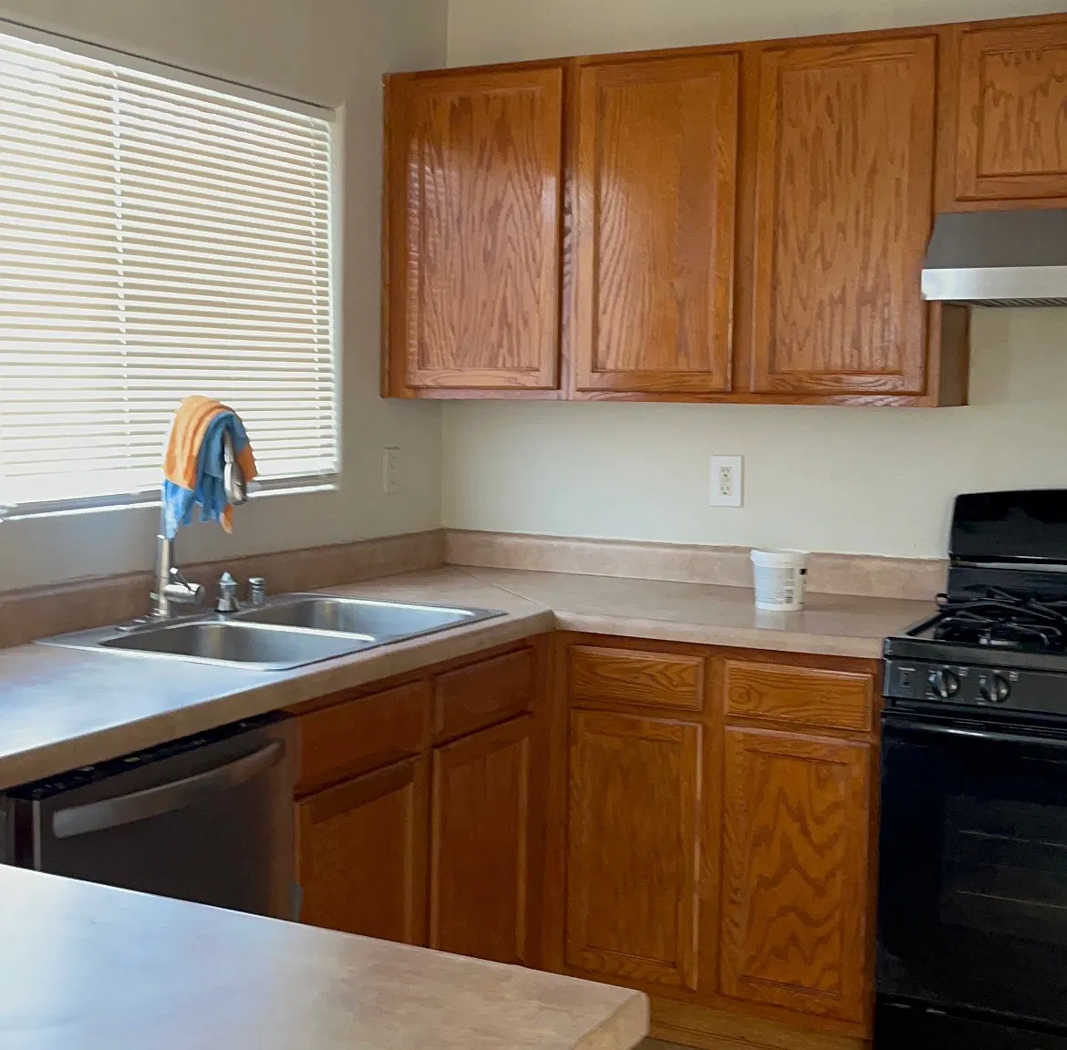 3 bed, 2.5 bath, 1753 sqft, $2,200 — Photo 2