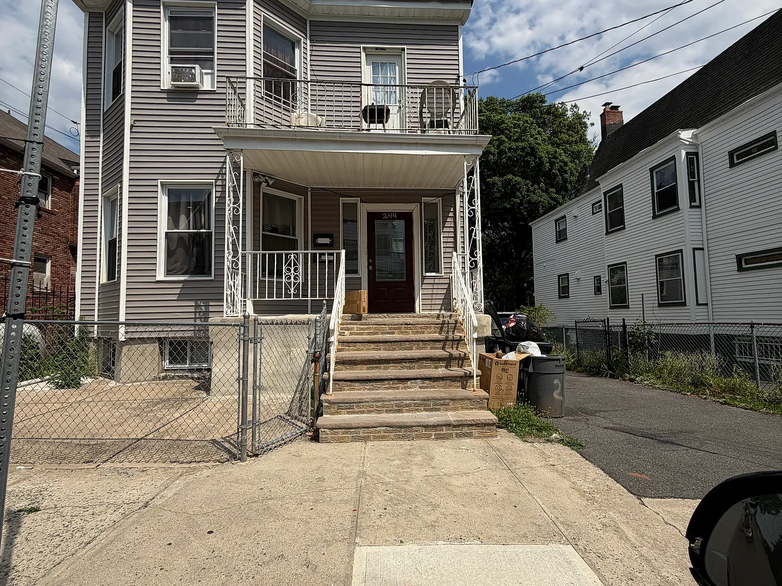 4 bed, 1800 sqft, $2,700 — Photo 1