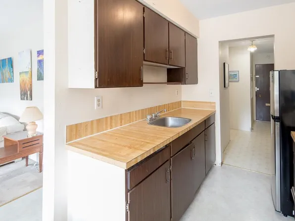5127 Irving St #106, Burnaby, BC V5H 1T6