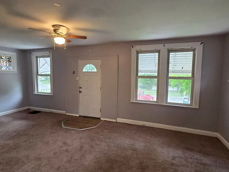 9109 Argyle Ave — Photo 9