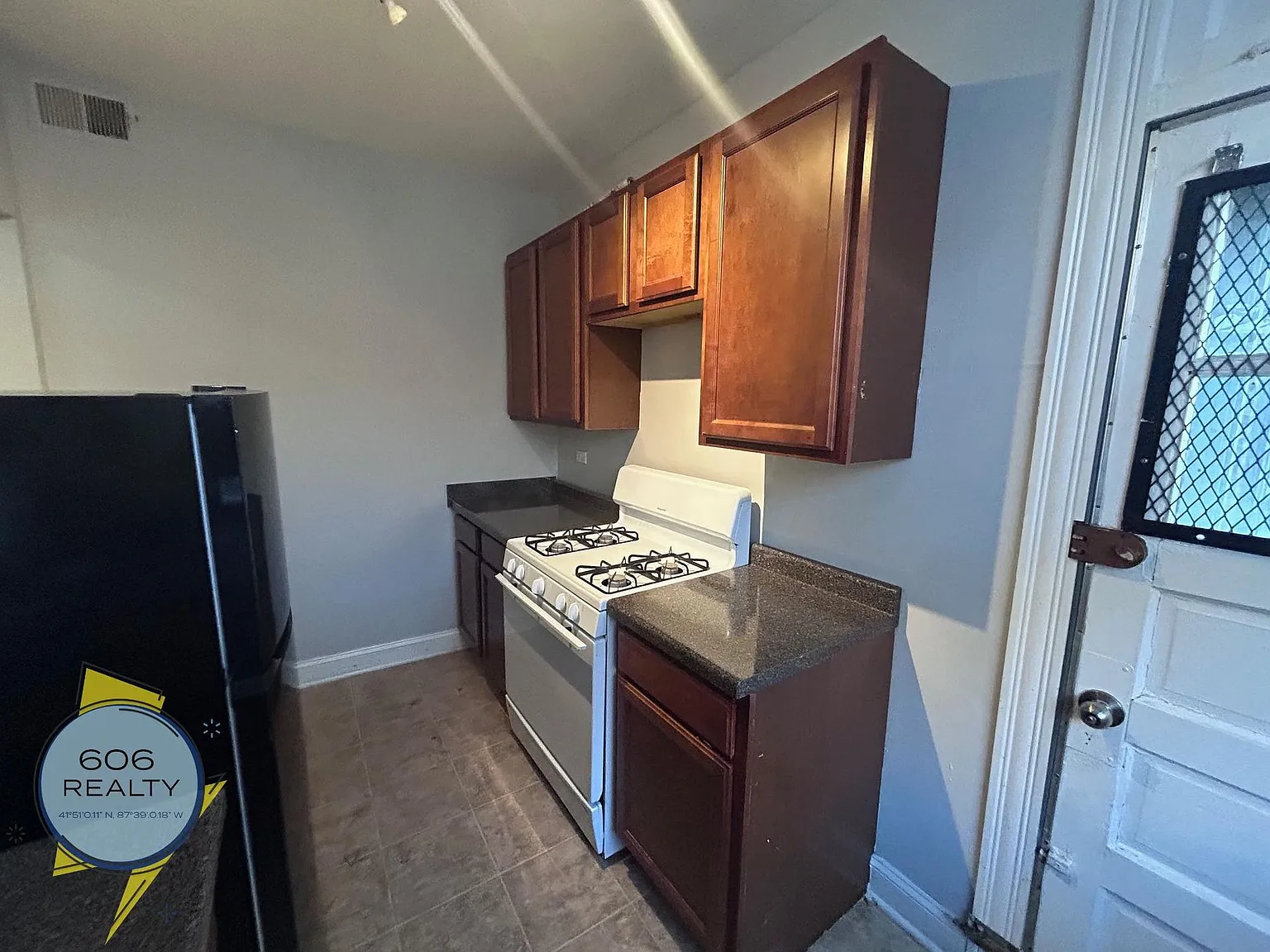 7340-50 N. Damen Ave — Photo 3
