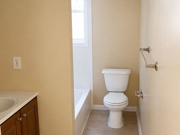 2nd image of 30-31 Beech St #3CA