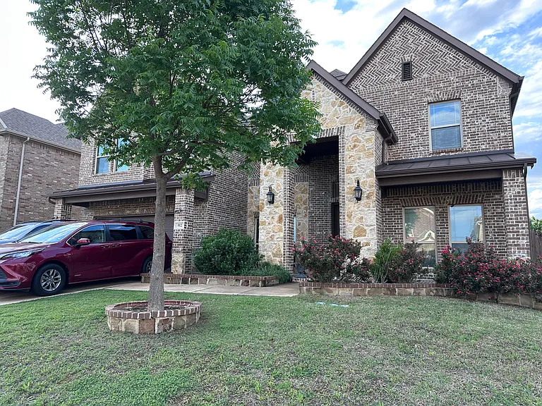 912 Foxtail Dr — Photo 3