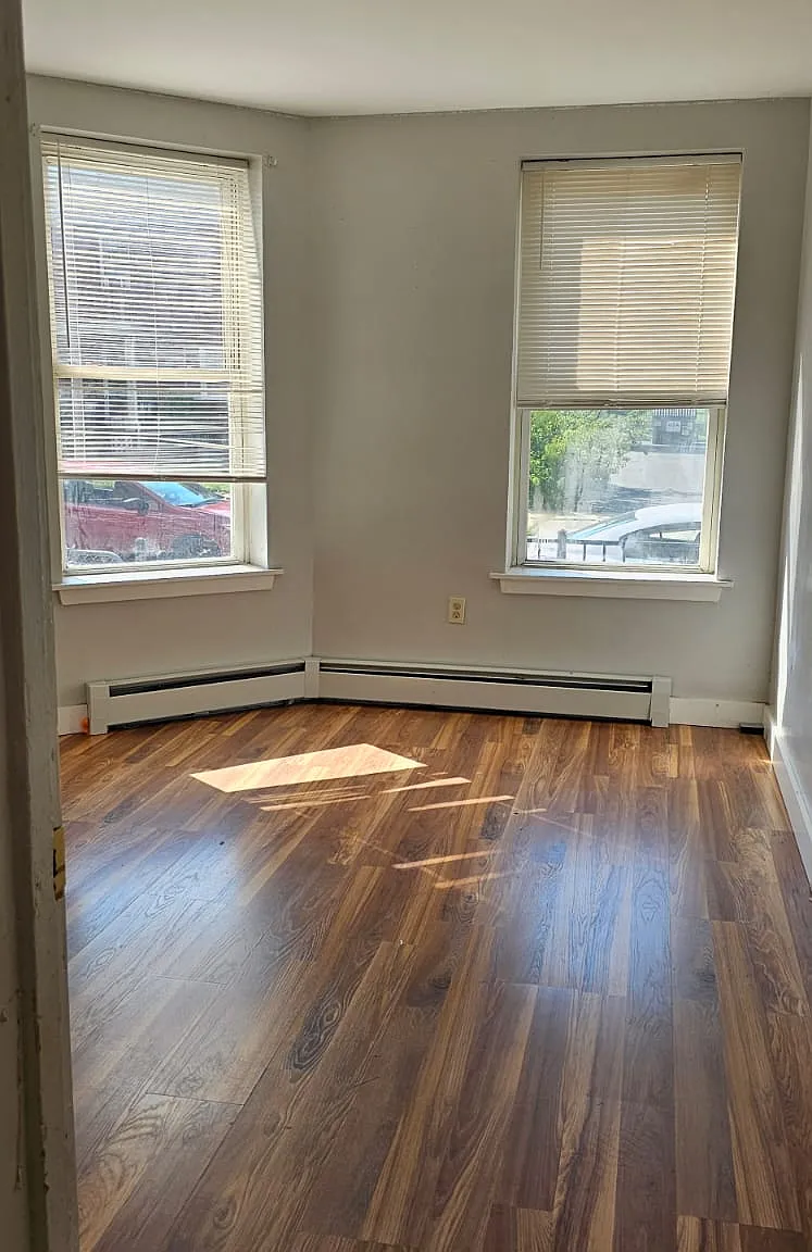 4 bed, 1.5 bath, $2,000 — Photo 1