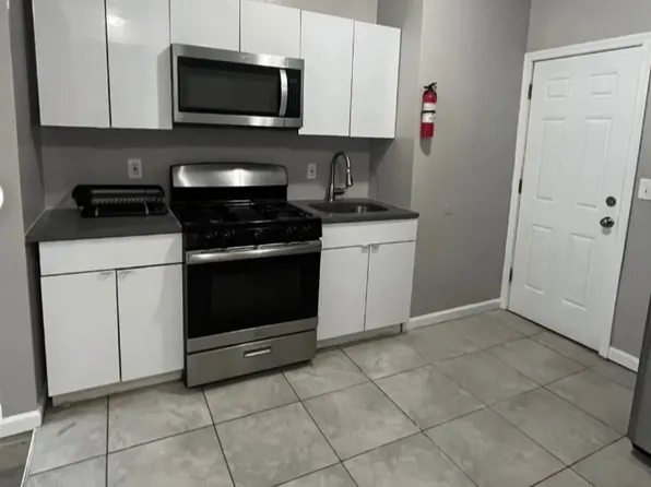 298 Halsted St #2L, East Orange, NJ 07018