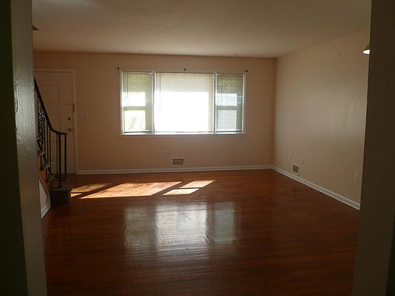 3rd image of 19 E Lakewood Ave
