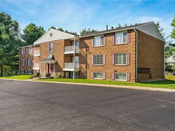 951 Wood Hollow Dr, Cranberry Township, PA 16066