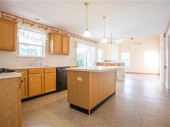 5th image of 370 Ramblewood Dr