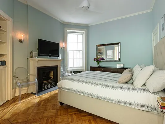 Sold by Sotheby's International Realty | media 11