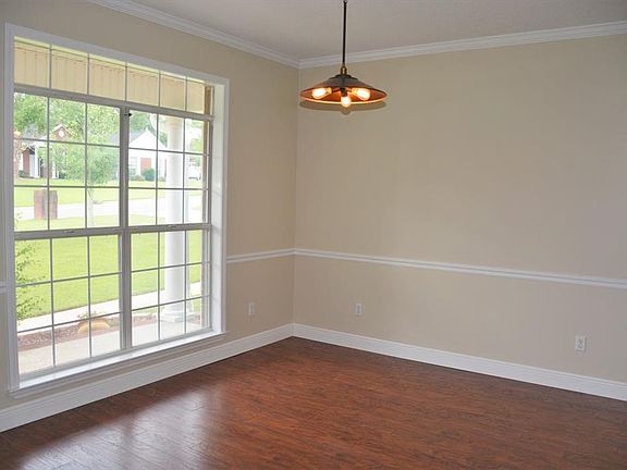 5th image of 304 W Kingswood Dr