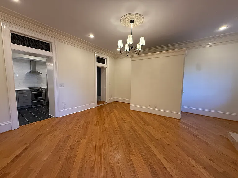 49 Smith St #1B — Photo 4