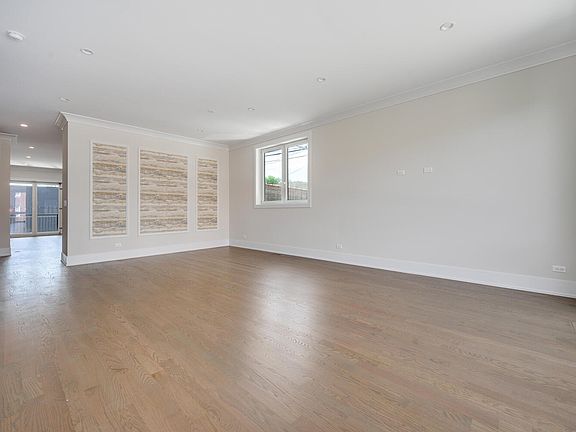 4th image of 1934 W Belmont Ave #1W