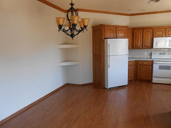 4th image of 3607 NE Madison Ave
