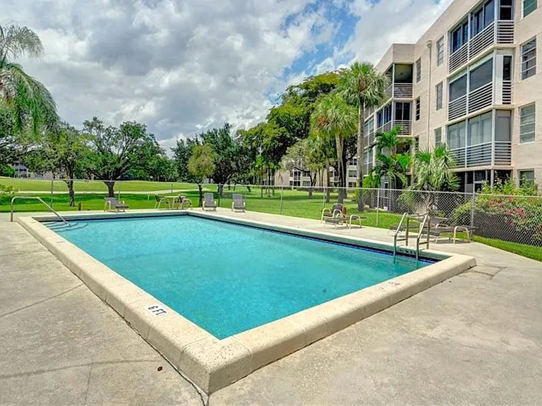 9501 Seagrape Dr #305 — Photo 27