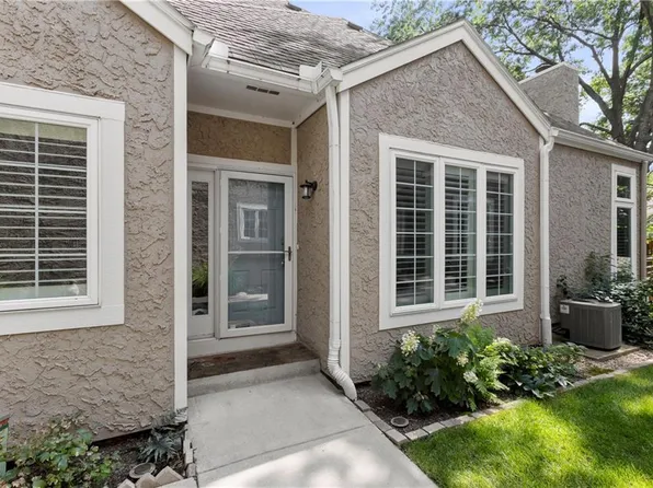 12536 Broadmoor St, Overland Park, KS 66209