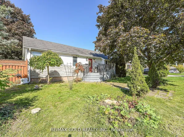 13 Foster Rd, Mississauga, ON L4T 1C3