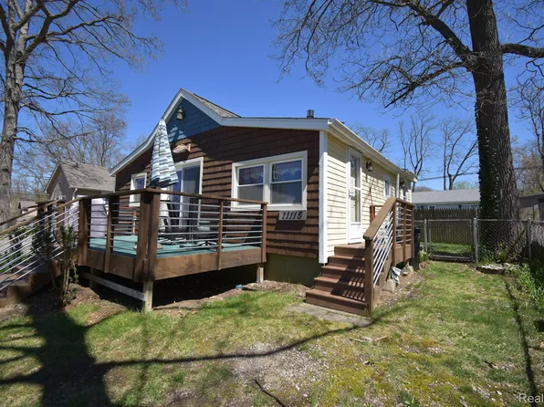 11115 Crawford, Pinckney, MI 48169