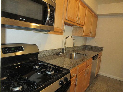 4th image of 3801 Sturbridge Ct APT B1