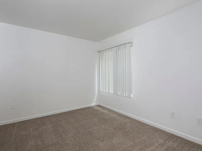Mission Pacific Apartments — Photo 78
