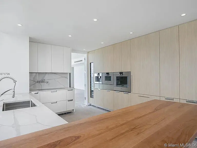3 bed, 4.5 bath, 2688 sqft, $40,000 — Photo 4