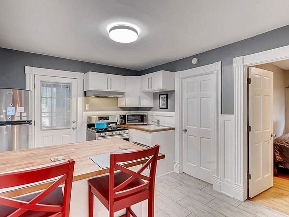 5th image of 1318 5th St NE #2