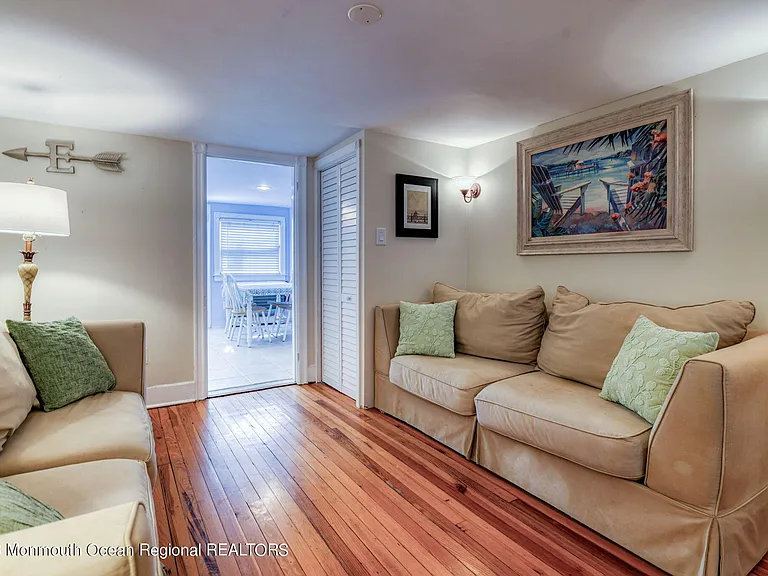 34 Webb Ave E #EAST SIDE — Photo 6