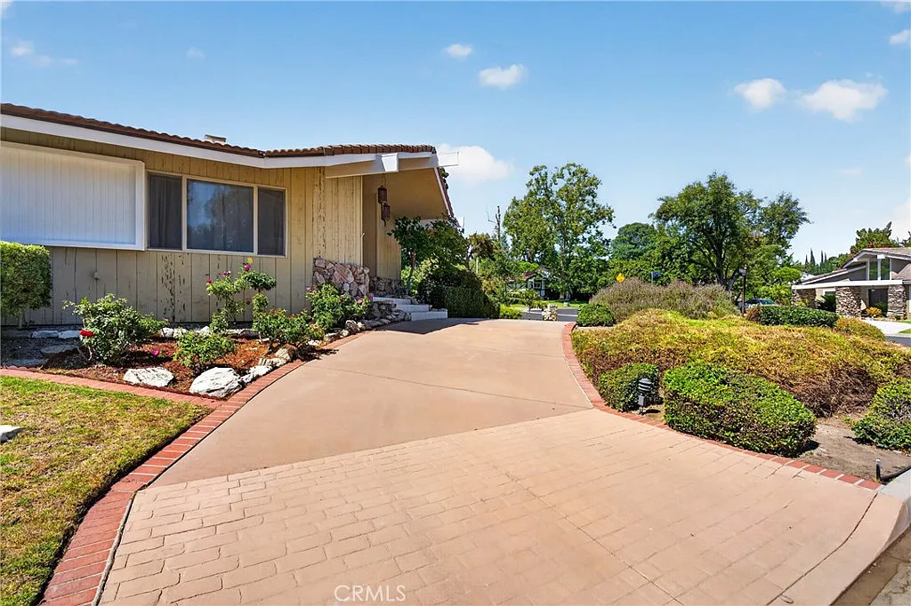 4 bed, 3129 sqft, $5,600 — Photo 4