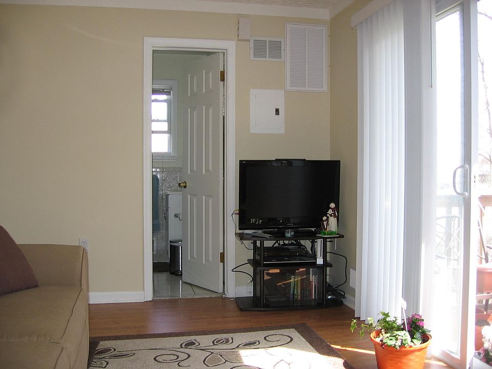 2nd image of 410 New York Ave APT 1