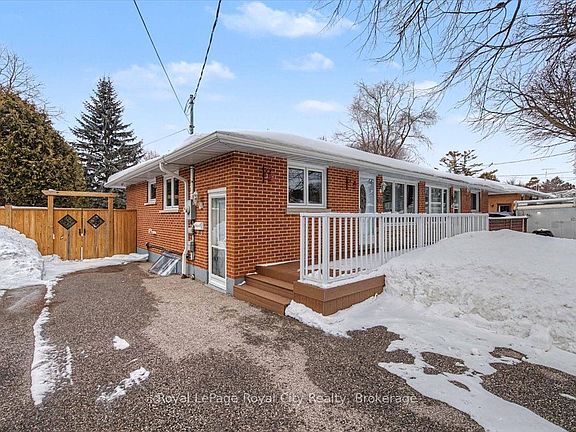 3rd image of 304 Victoria Rd N