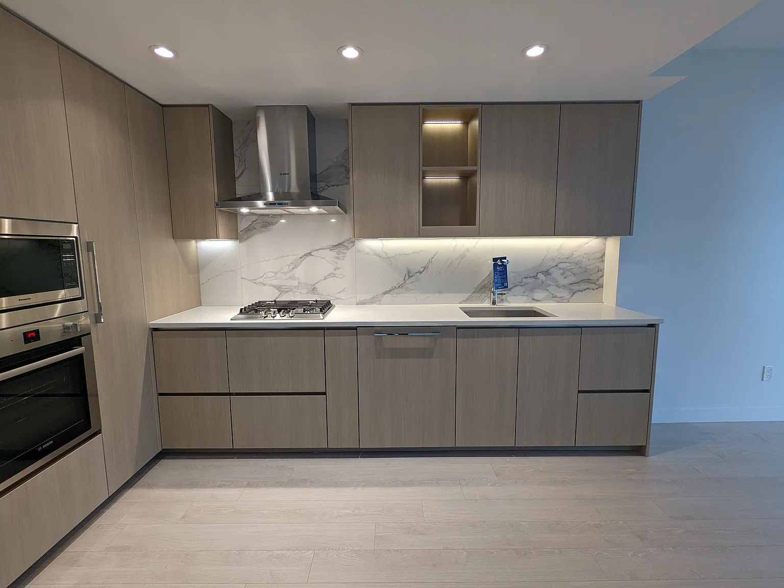 9887 Whalley Boulevard Surrey — Photo 3
